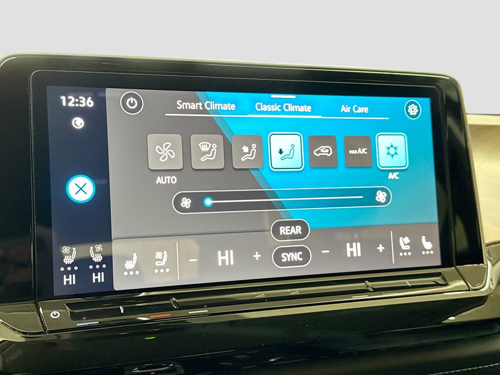 Used 2025 Volkswagen Atlas SE image 17