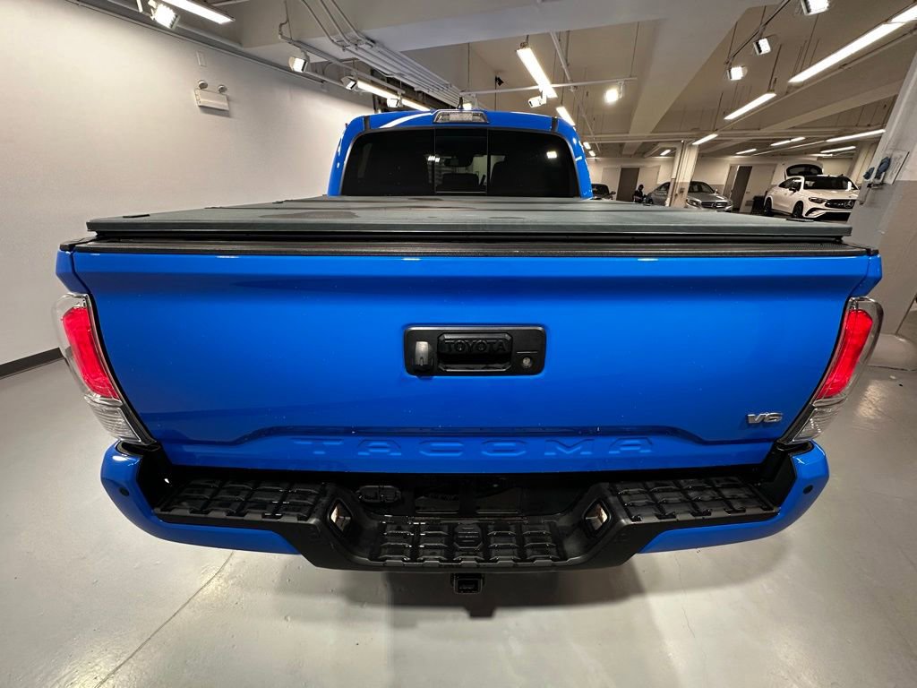 Used 2020 Toyota Tacoma TRD Sport w/ TRD Premium Sport Package AWD/4WD image 11