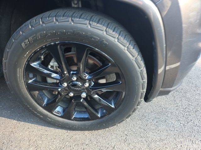 Used 2018 Jeep Grand Cherokee Altitude AWD/4WD image 15