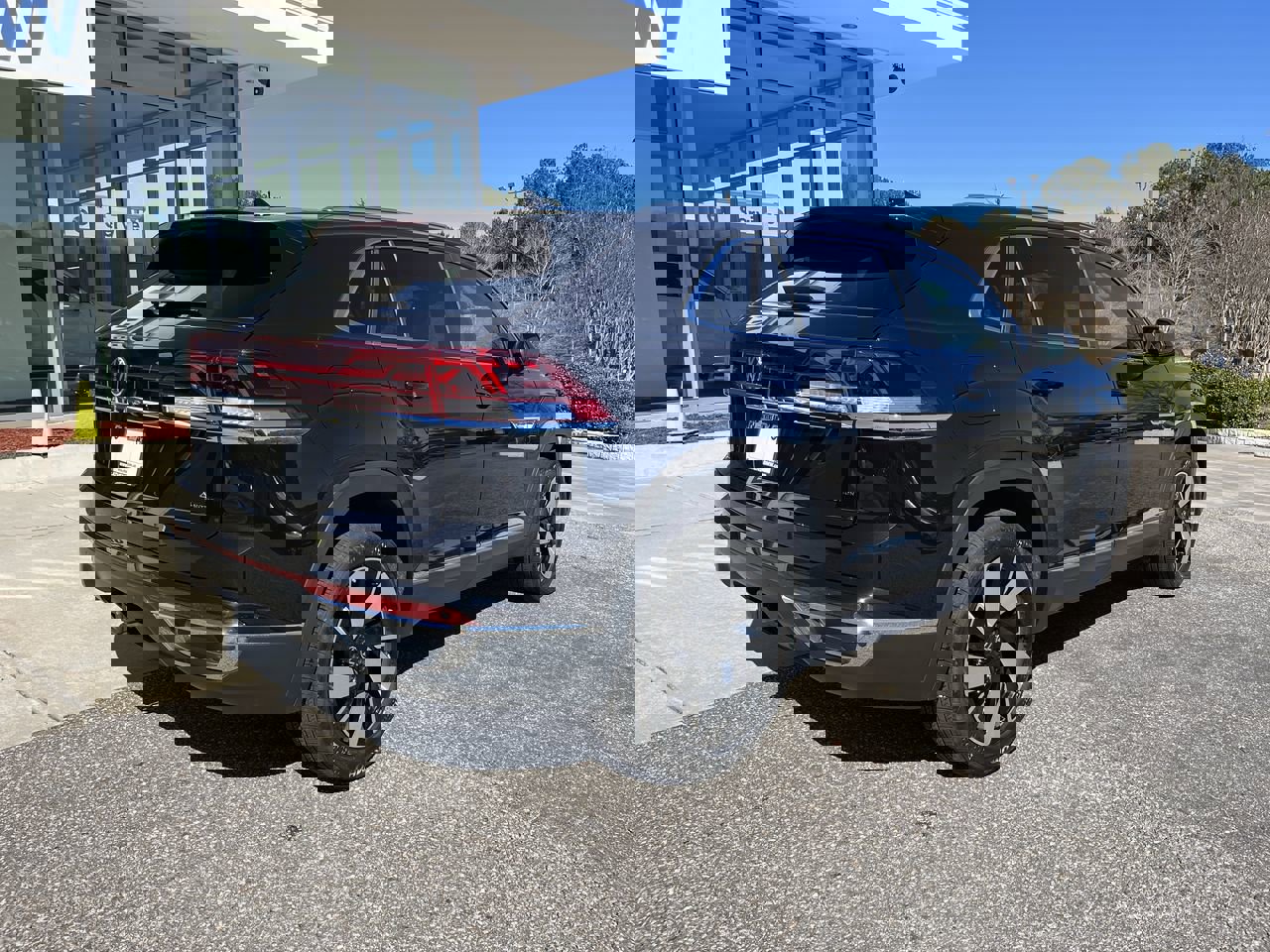 Used 2024 Volkswagen Atlas Cross Sport SEL image 8