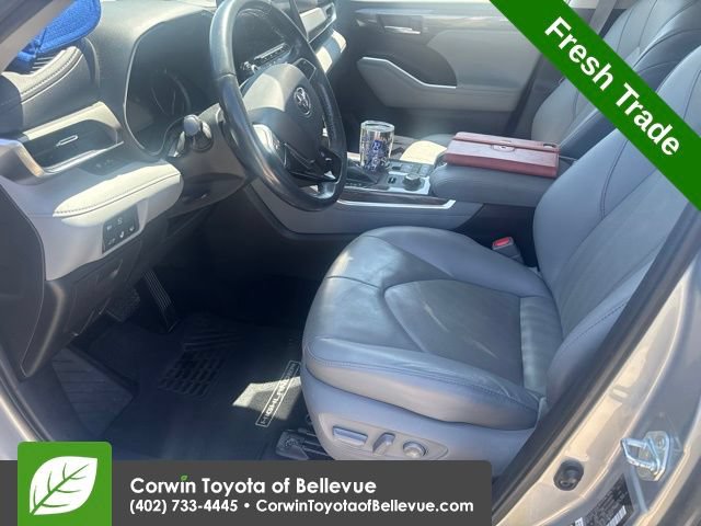 Used 2021 Toyota Highlander Limited w/ Protection Package #3 (TMS) AWD/4WD image 13