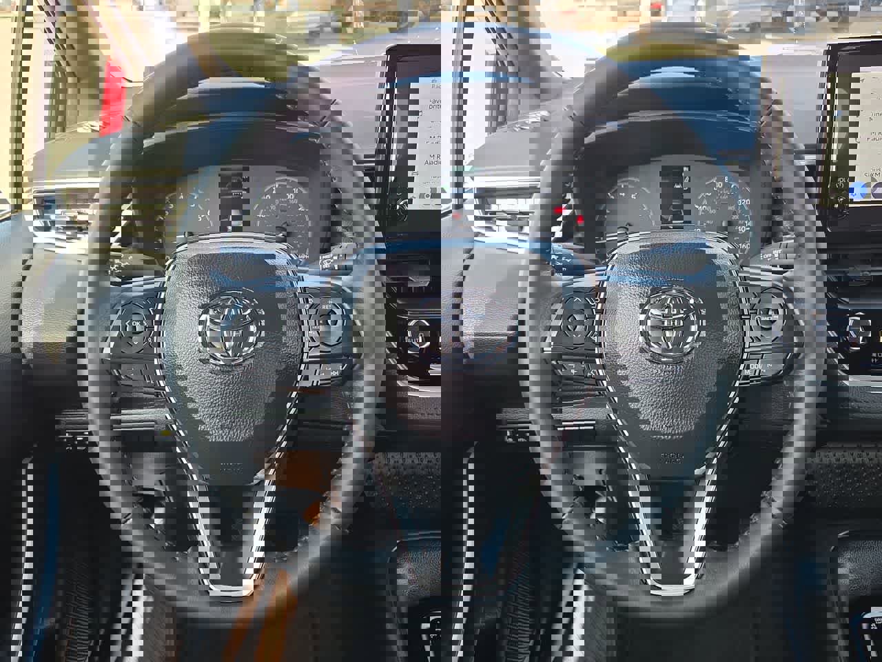 Used 2025 Toyota Corolla SE image 19