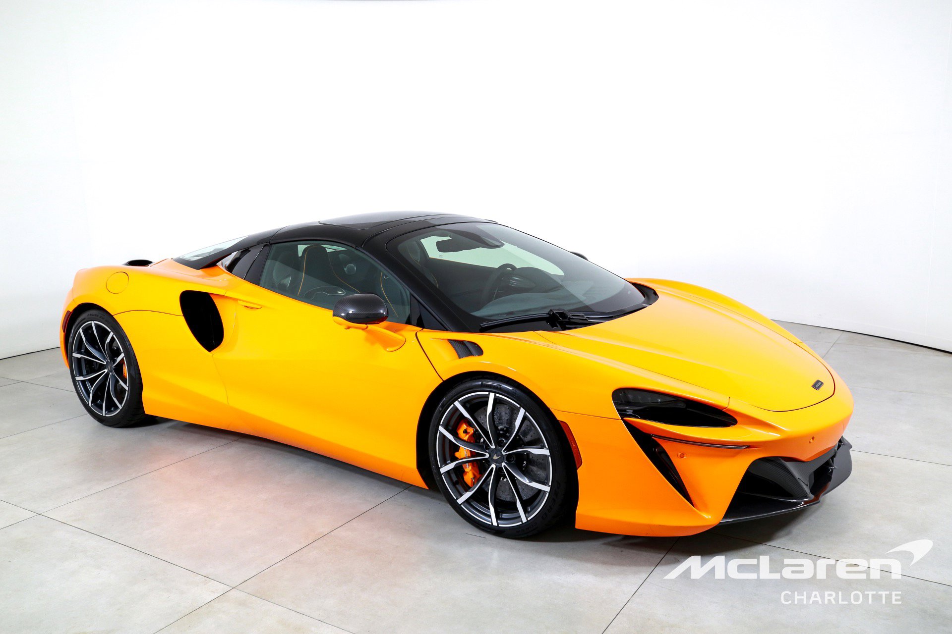 Used 2025 McLaren Artura Spider image 3