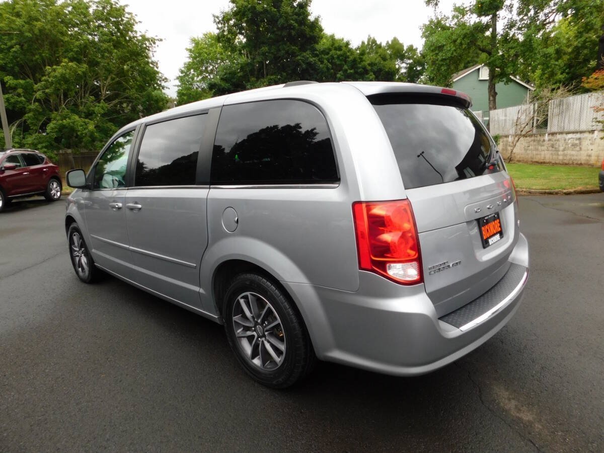 Used 2017 Dodge Grand Caravan SXT FWD image 3