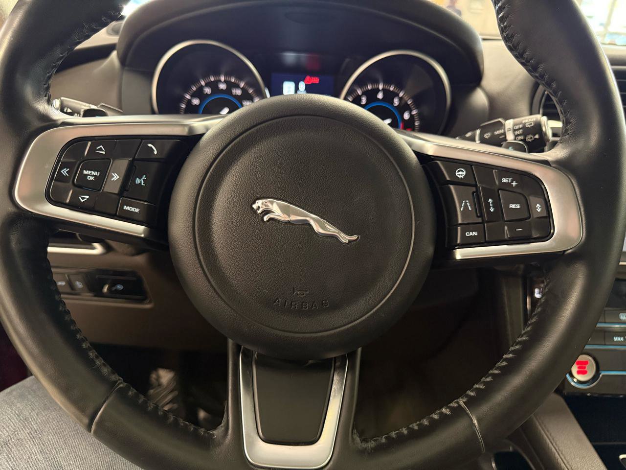 Used 2019 Jaguar F-PACE Prestige AWD/4WD image 14