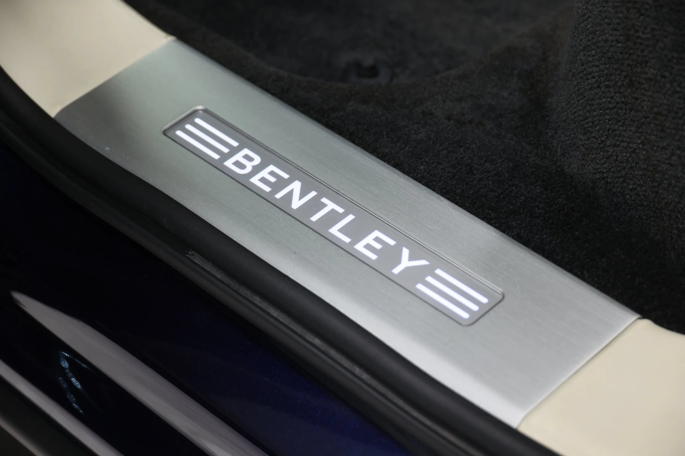 Used 2021 Bentley Bentayga w/ First Edition Specification AWD/4WD image 60
