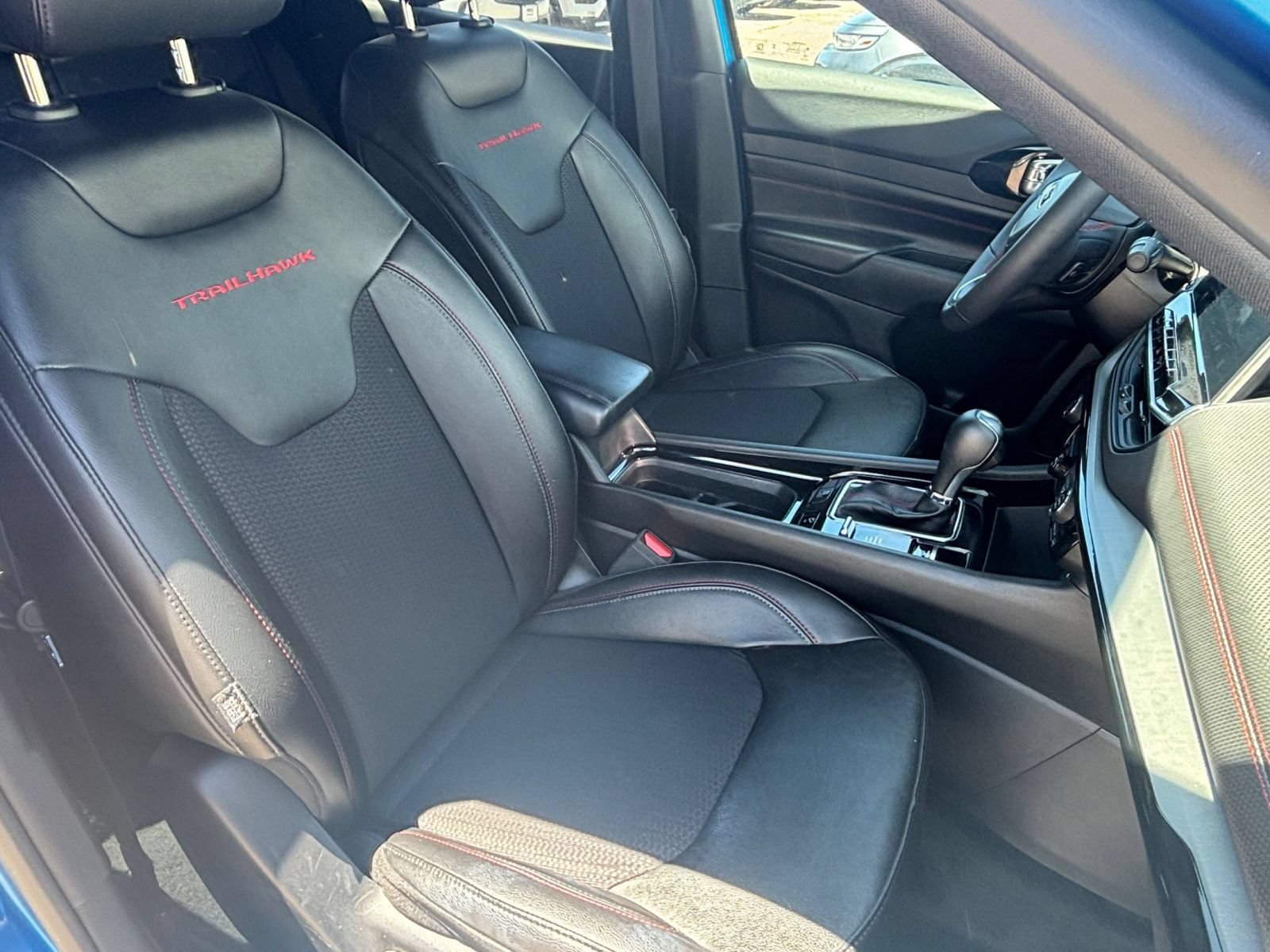 Used 2025 Jeep Compass Trailhawk AWD/4WD image 34
