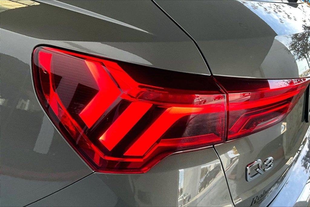 Used 2020 Audi Q3 2.0T Premium Plus w/ Premium Plus Package image 19