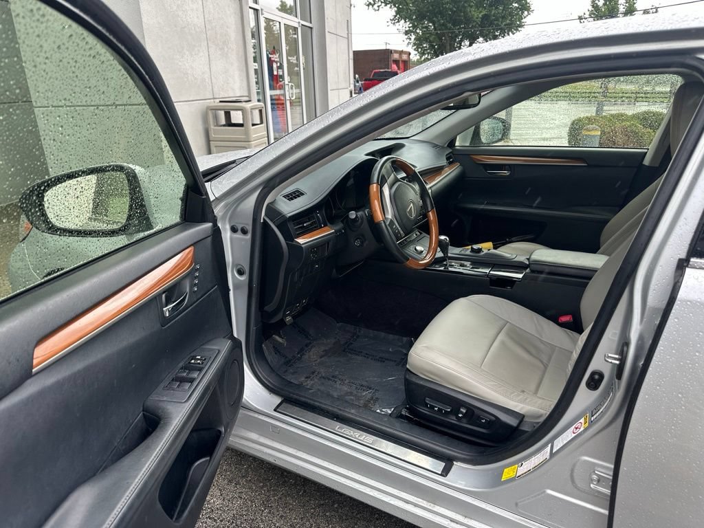 Used 2013 Lexus ES 300h w/ Premium Pkg FWD image 5