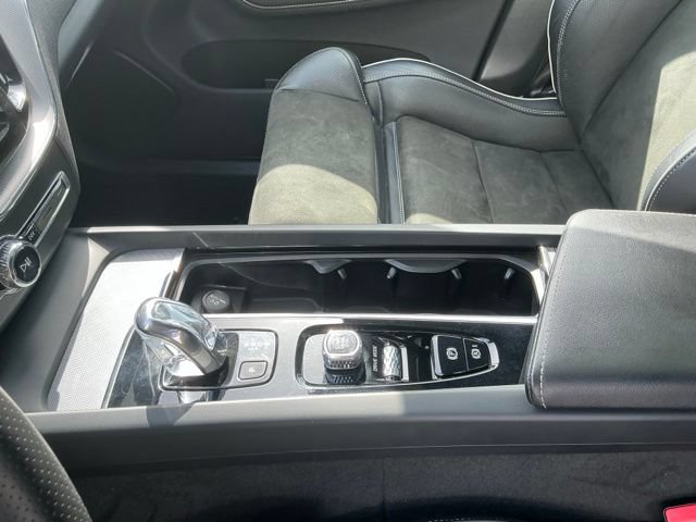 Used 2018 Volvo XC60 T8 R-Design w/ Convenience Package AWD/4WD image 15