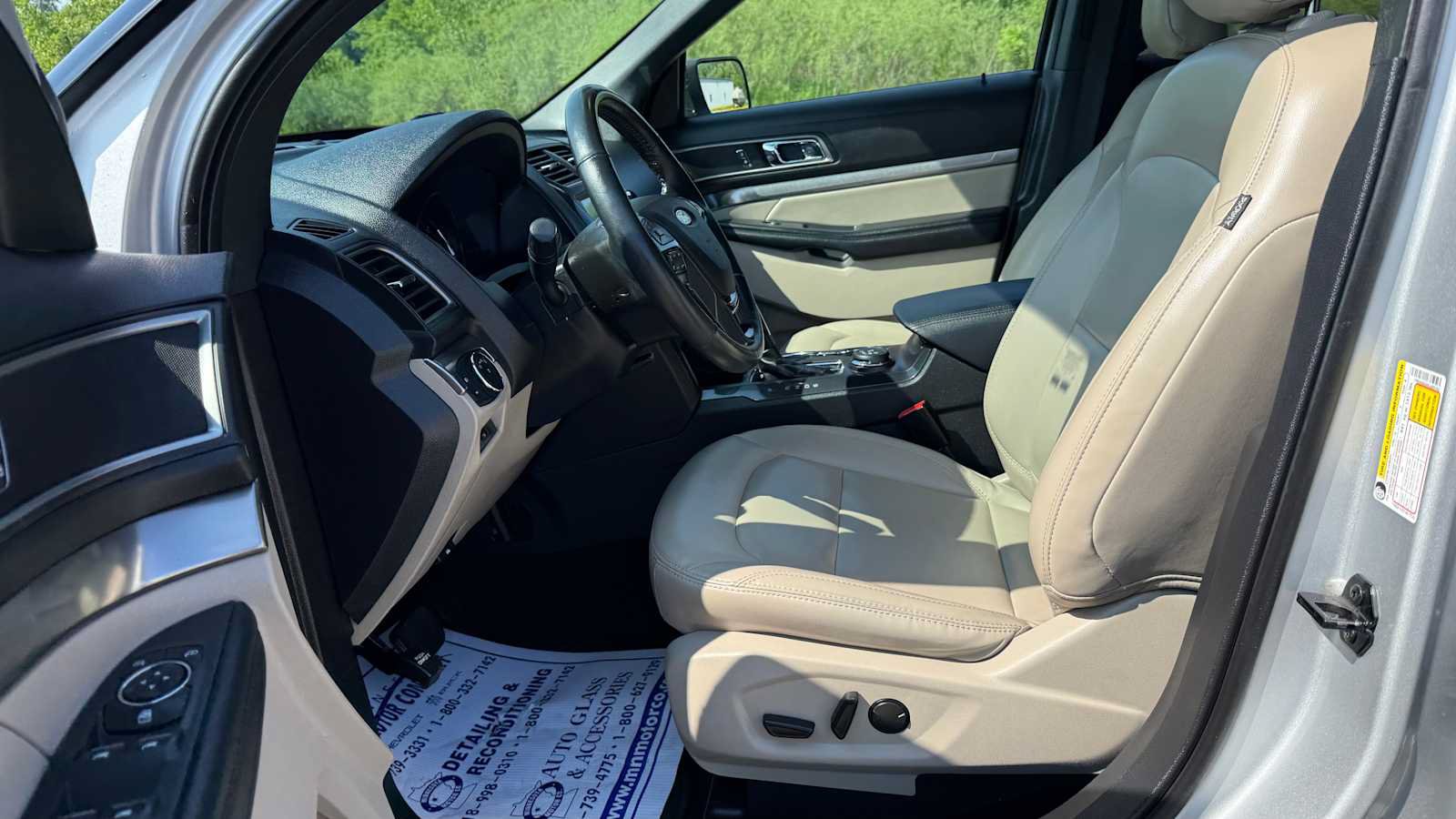 Used 2019 Ford Explorer XLT w/ Equipment Group 202A AWD/4WD image 7