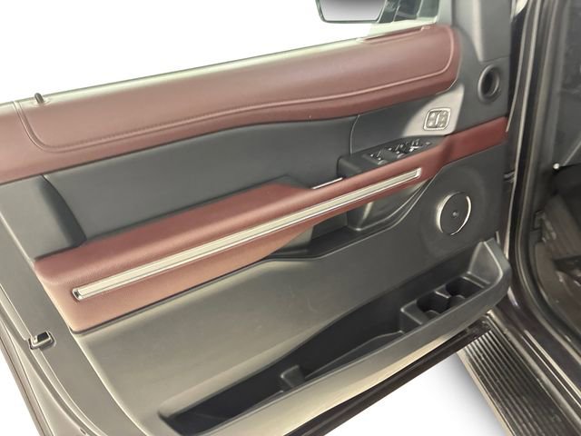 Used 2024 Ford Expedition Limited image 13