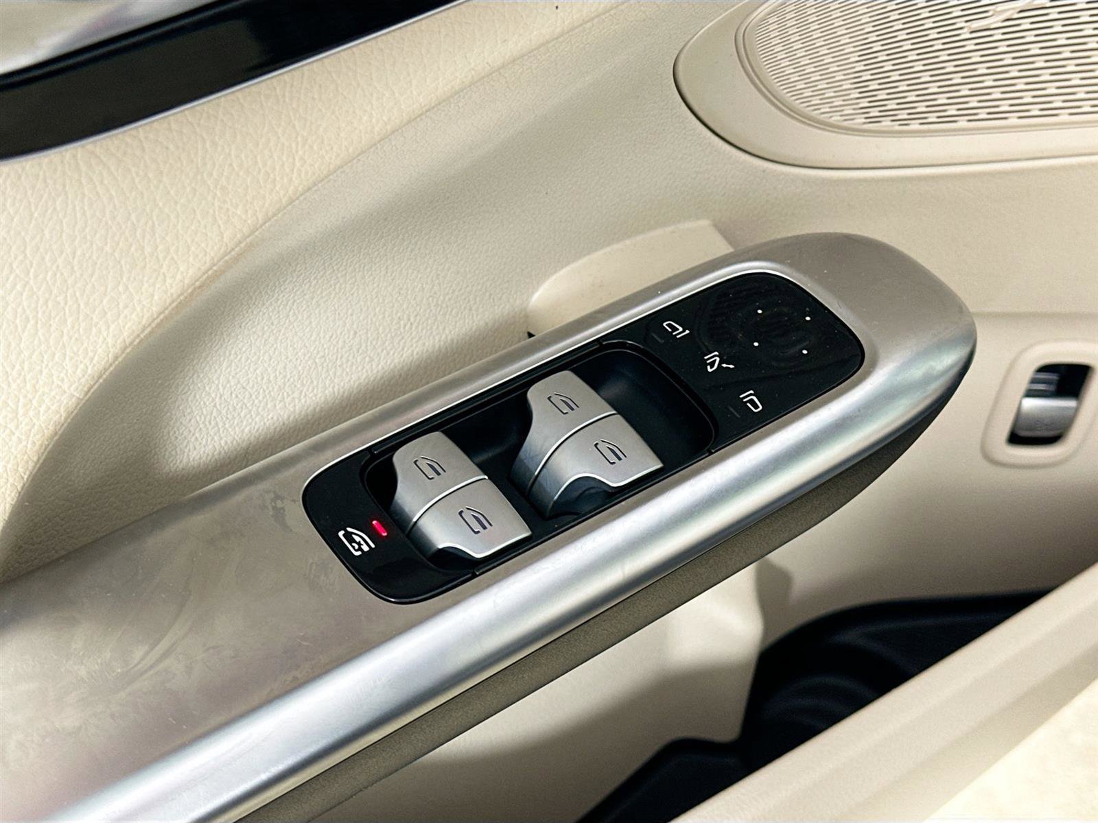 Certified 2023 Mercedes-Benz C 300 4MATIC Sedan image 22