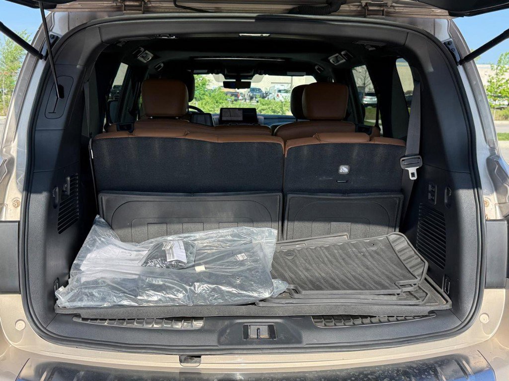 Used 2024 INFINITI QX80 Sensory AWD/4WD image 4