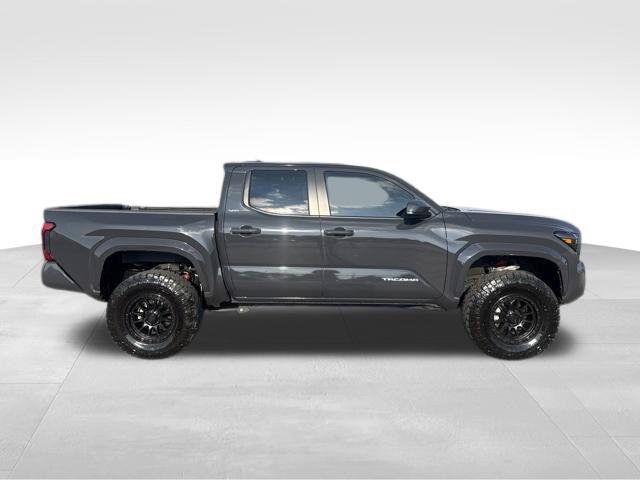 Used 2025 Toyota Tacoma SR5 AWD/4WD image 6