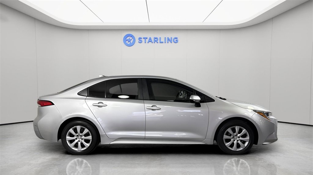 Used 2022 Toyota Corolla LE image 11