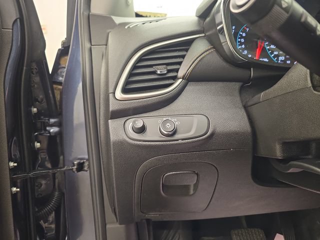 Used 2018 Chevrolet Trax LT w/ LT Convenience Package FWD image 32
