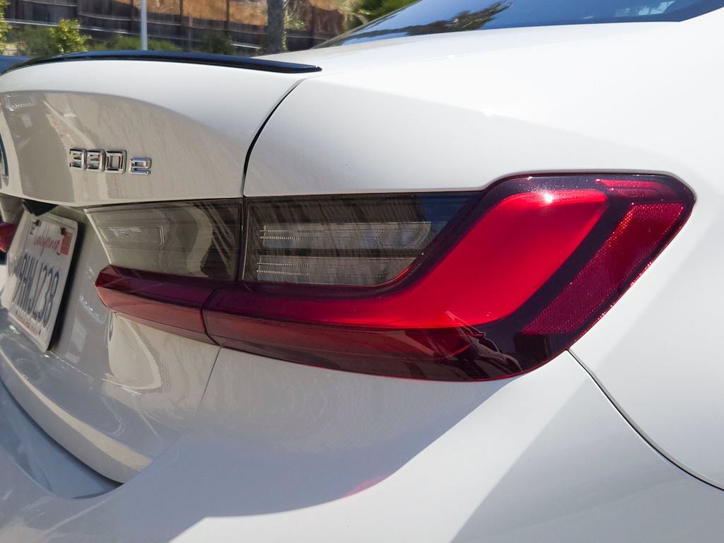 Used 2023 BMW 330e w/ M Sport Package RWD image 5
