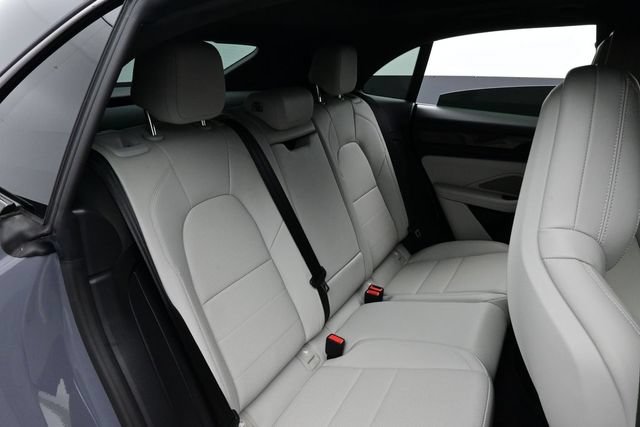Certified 2025 Porsche Macan Turbo Electric AWD/4WD image 17