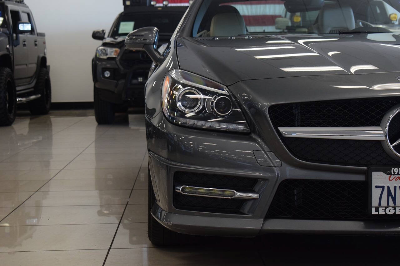 Used 2016 Mercedes-Benz SLK 300 image 4