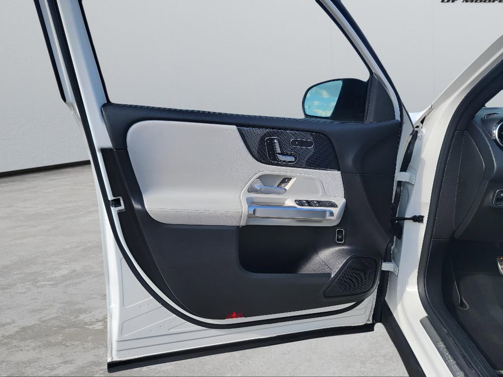 Used 2020 Mercedes-Benz GLB 250 4MATIC image 9