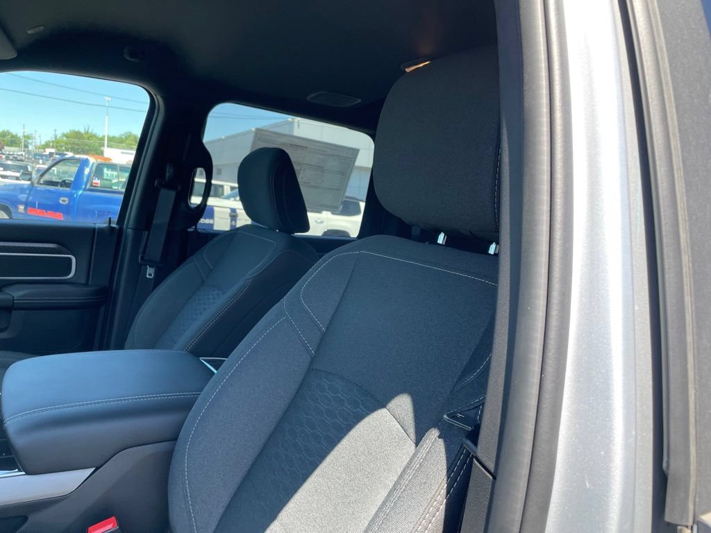 New 2026 RAM 3500 Big Horn AWD/4WD image 9