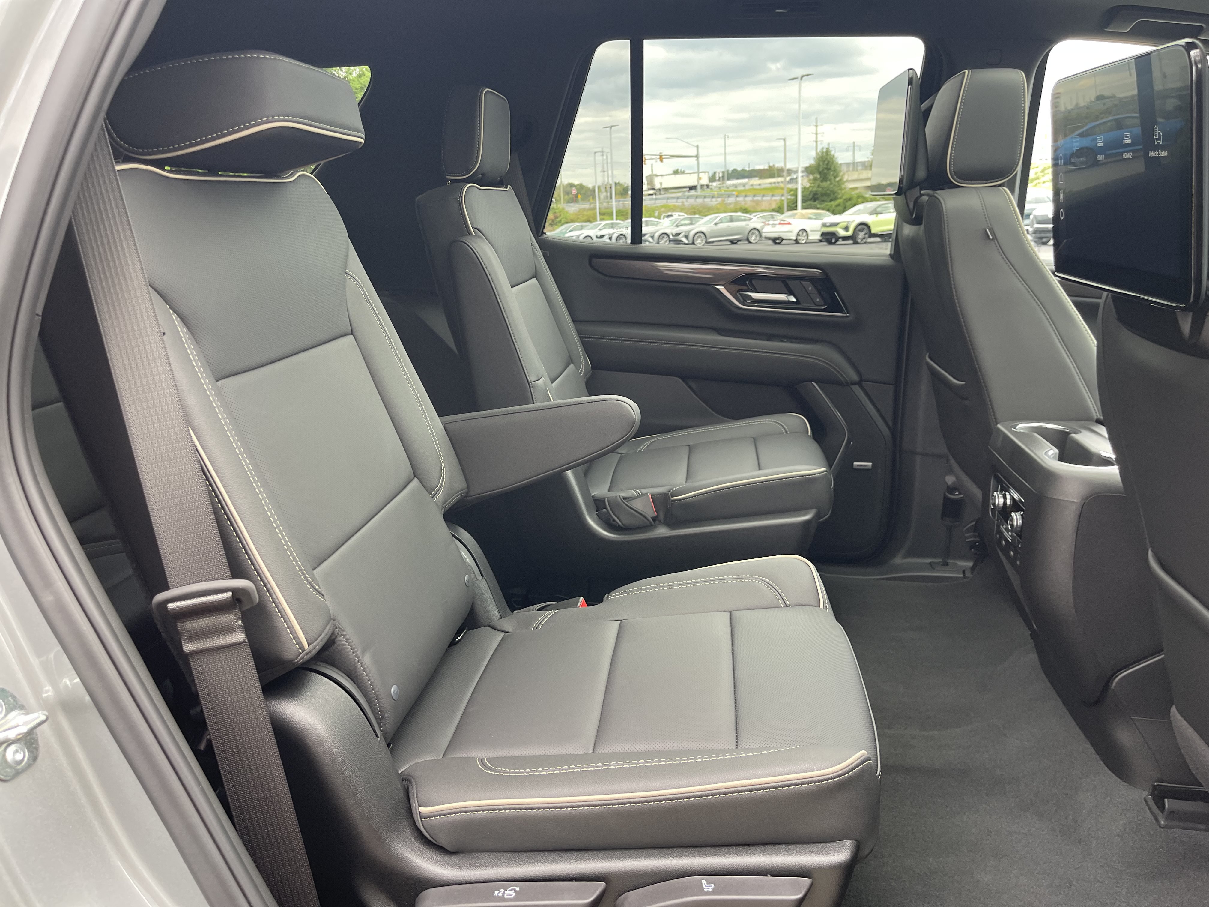 Used 2026 GMC Yukon Elevation w/ Elevation Premium Package AWD/4WD image 31