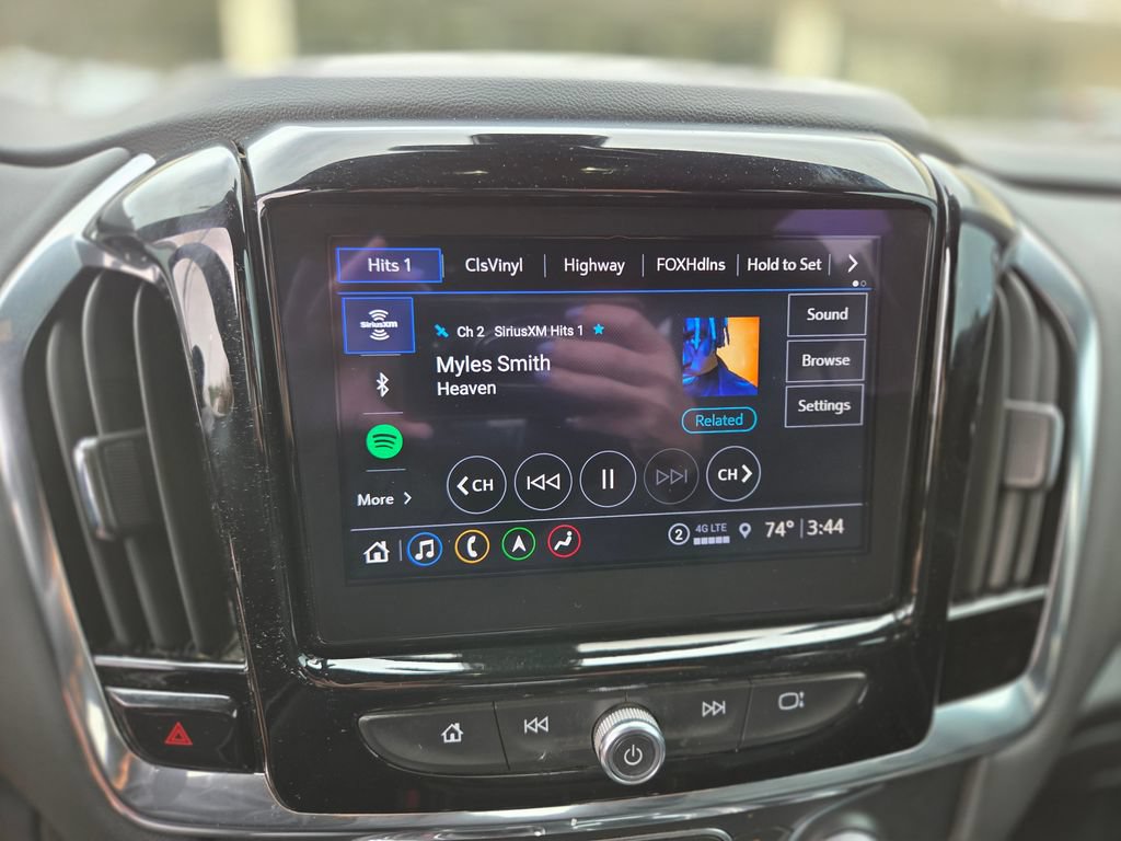 Used 2023 Chevrolet Traverse RS FWD image 22