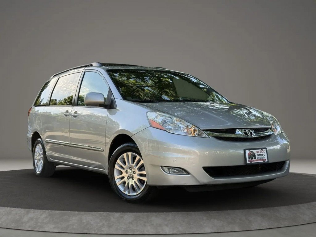 Used 2008 Toyota Sienna XLE AWD/4WD image 4