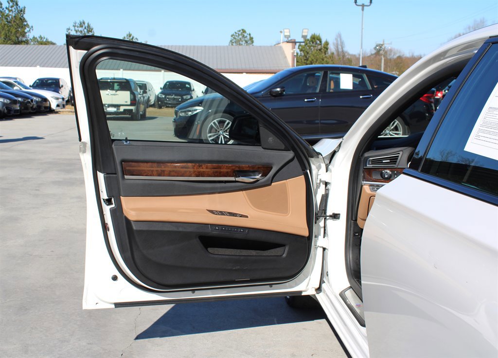 Used 2013 BMW 740Li image 33