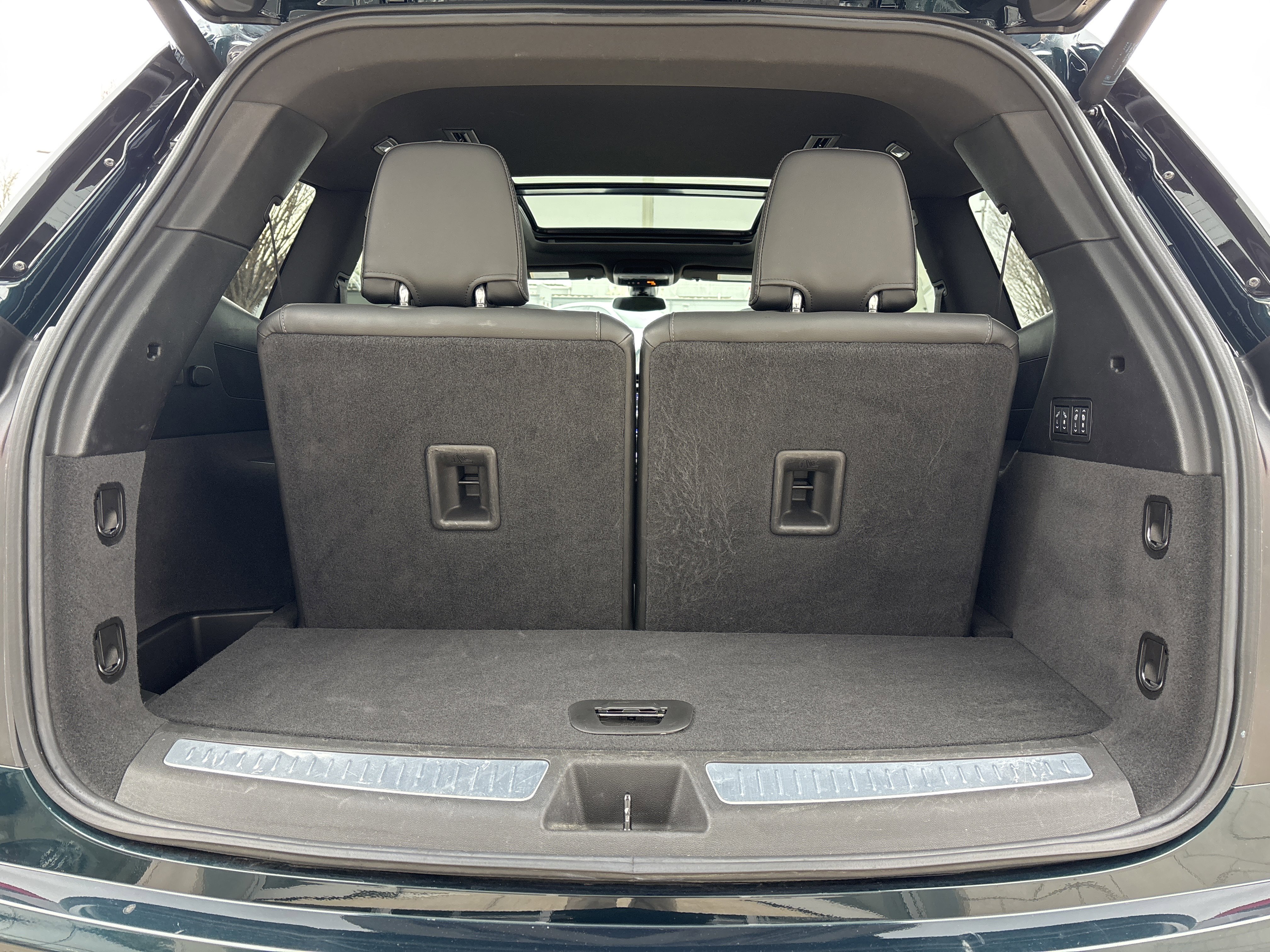 Used 2025 Cadillac XT6 Premium Luxury image 36