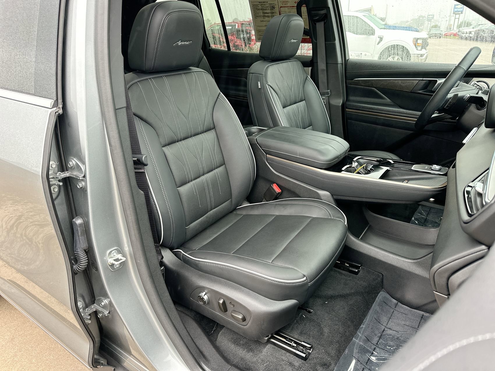 Certified 2025 Buick Enclave Avenir w/ Super Cruise Package FWD image 27