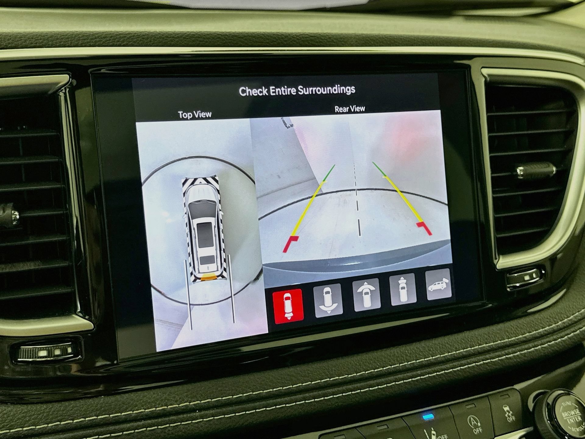 Used 2023 Chrysler Pacifica Limited w/ Uconnect Theater Family Group AWD/4WD image 15