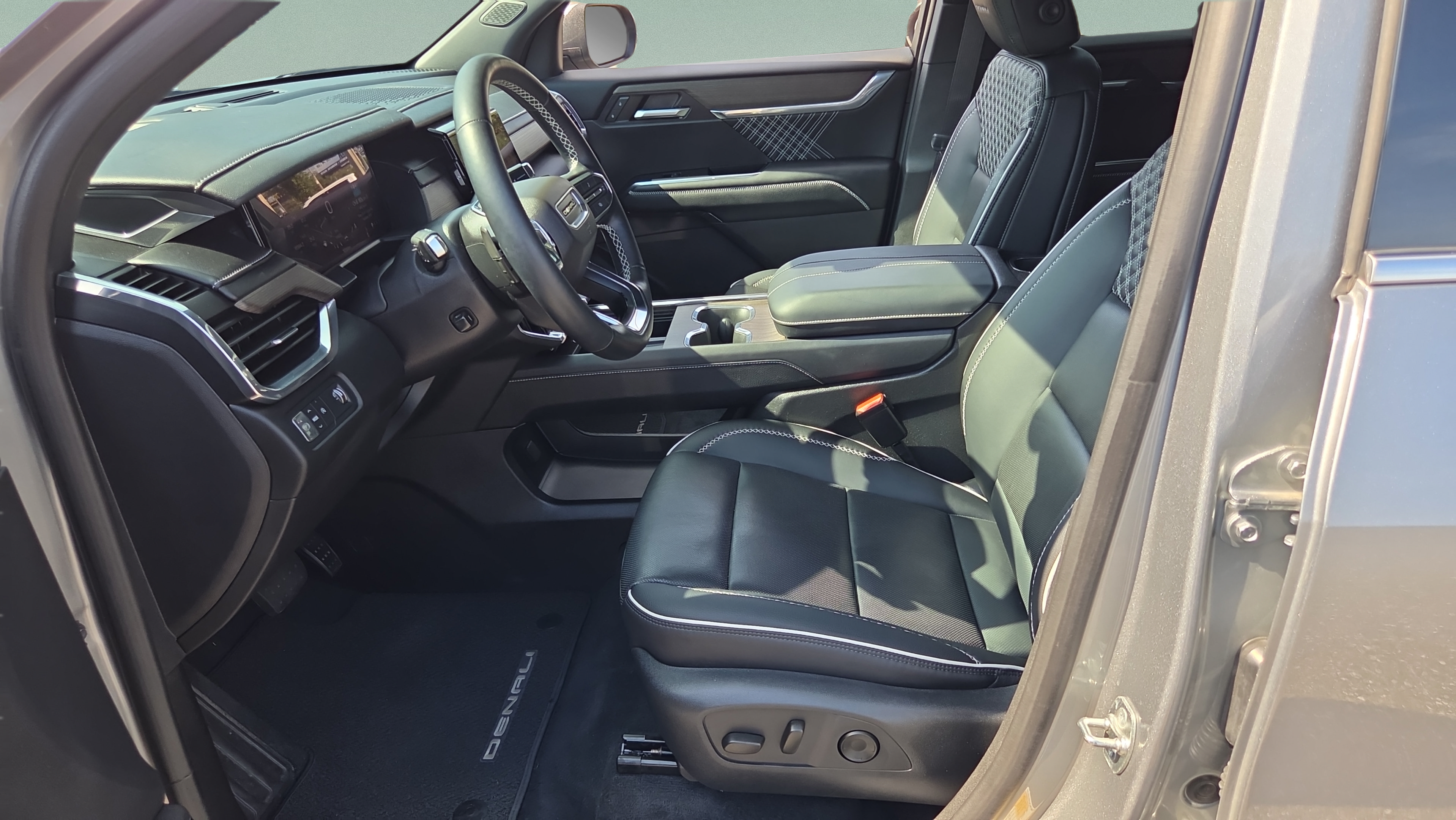 Certified 2024 GMC Acadia Denali FWD image 9
