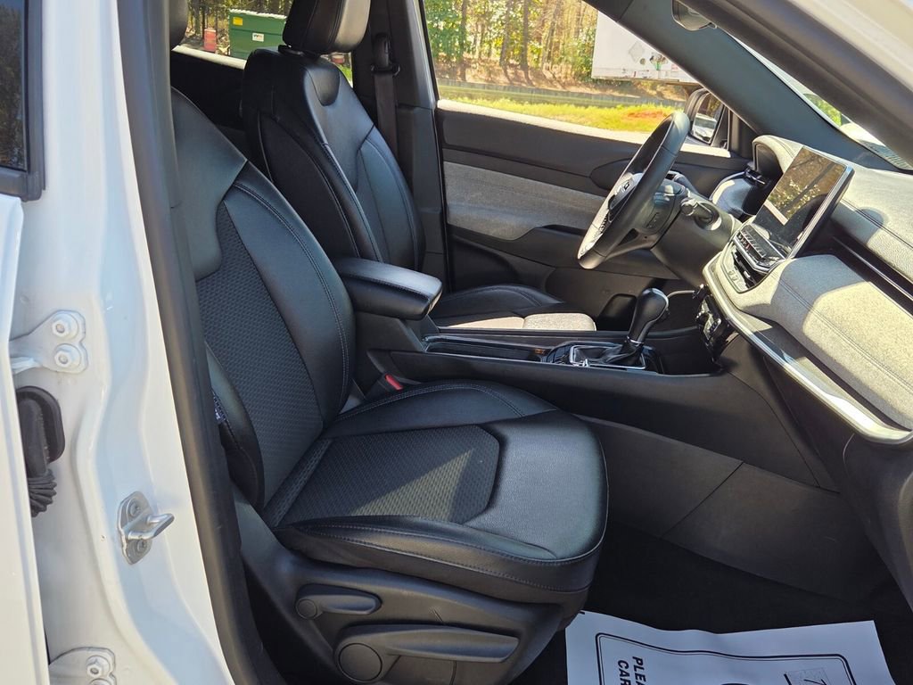 Used 2024 Jeep Compass Latitude image 14