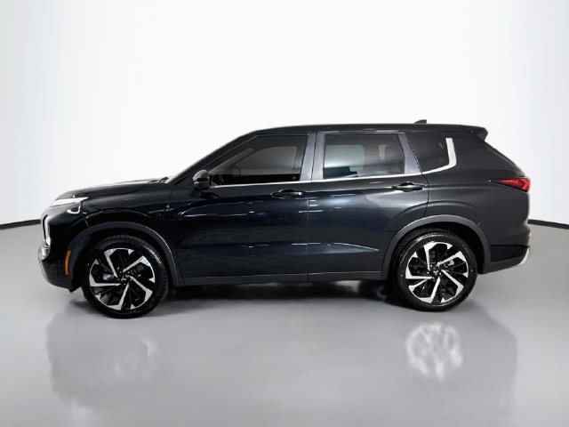 Used 2023 Mitsubishi Outlander SE Black Edition FWD image 6