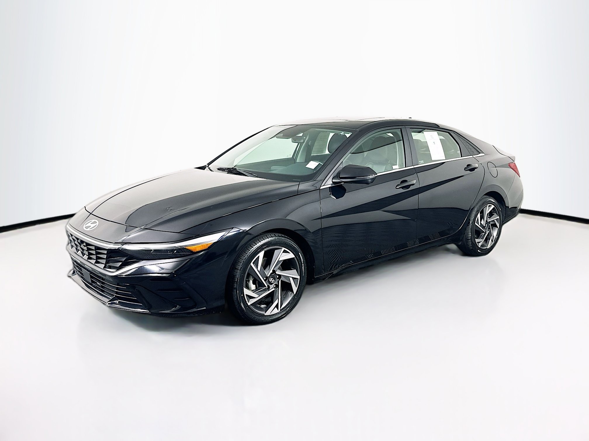 Used 2024 Hyundai Elantra Limited FWD image 3