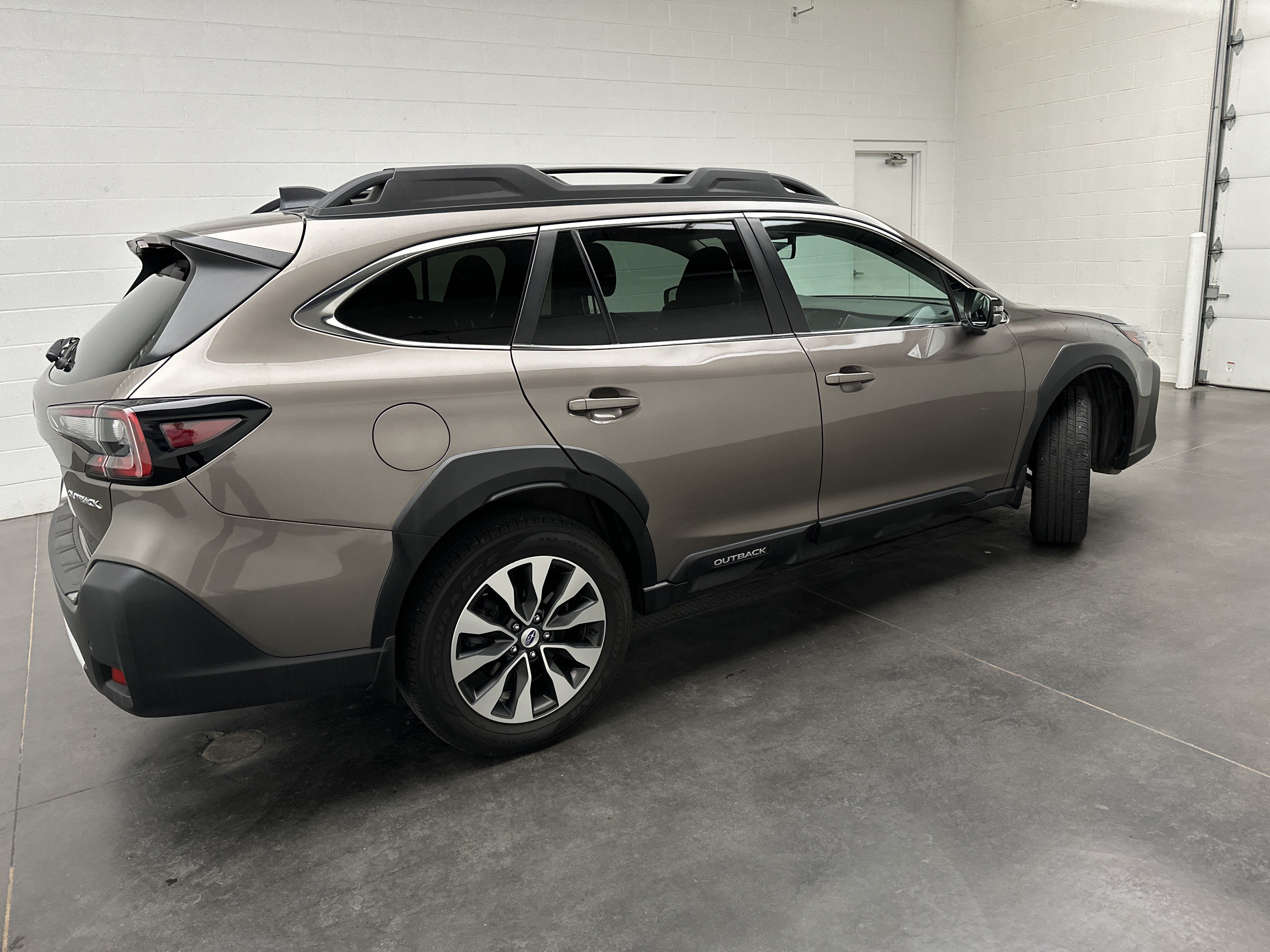 Used 2023 Subaru Outback Limited w/ Popular Package #2 AWD/4WD image 9