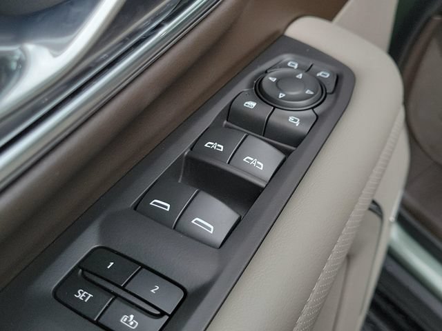 Used 2023 GMC Yukon SLT w/ SLT Premium Package AWD/4WD image 10