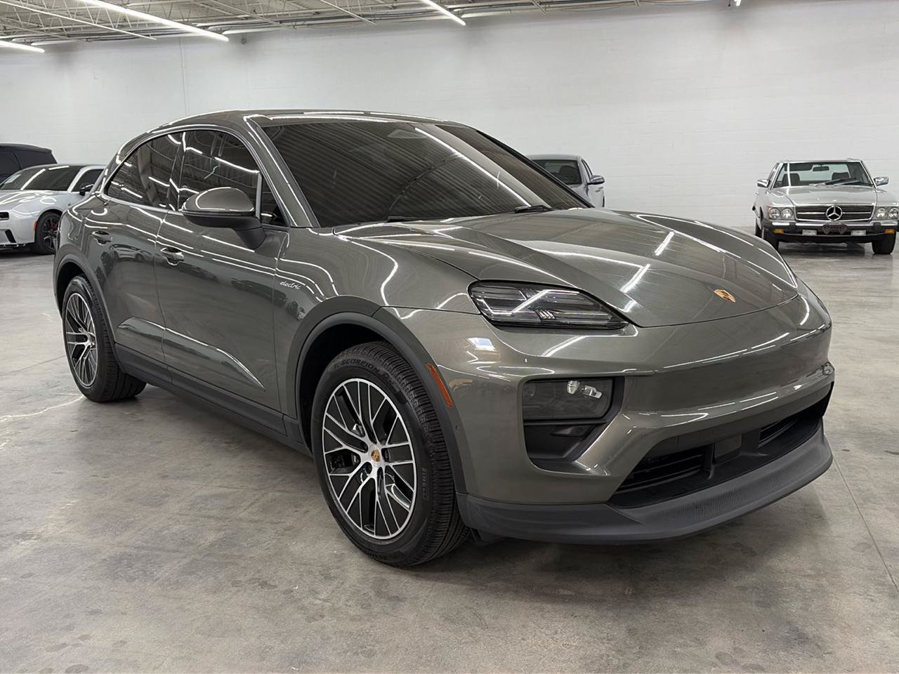 Used 2025 Porsche Macan Electric w/ Premium Package RWD image 5