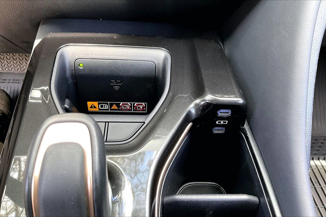 Used 2025 Toyota Crown Signia w/ Advanced Technology Package image 26