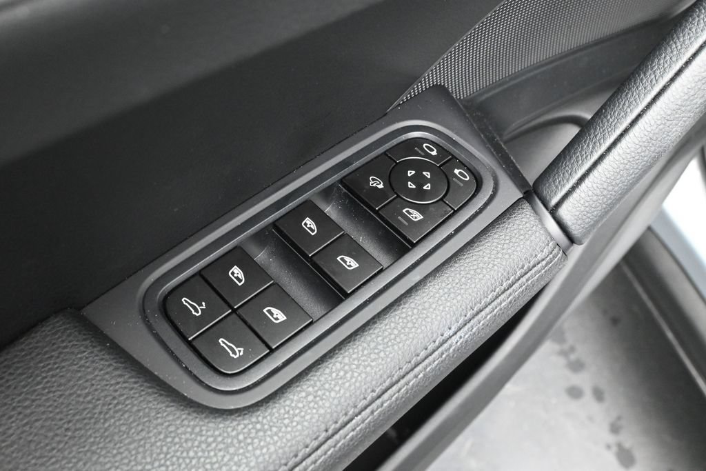 Certified 2026 Porsche Cayenne AWD/4WD image 9