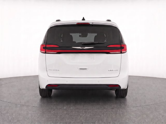 Used 2023 Chrysler Pacifica Limited FWD image 7