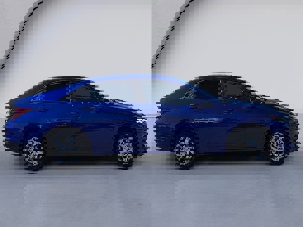 Used 2022 Hyundai Elantra SE image 6