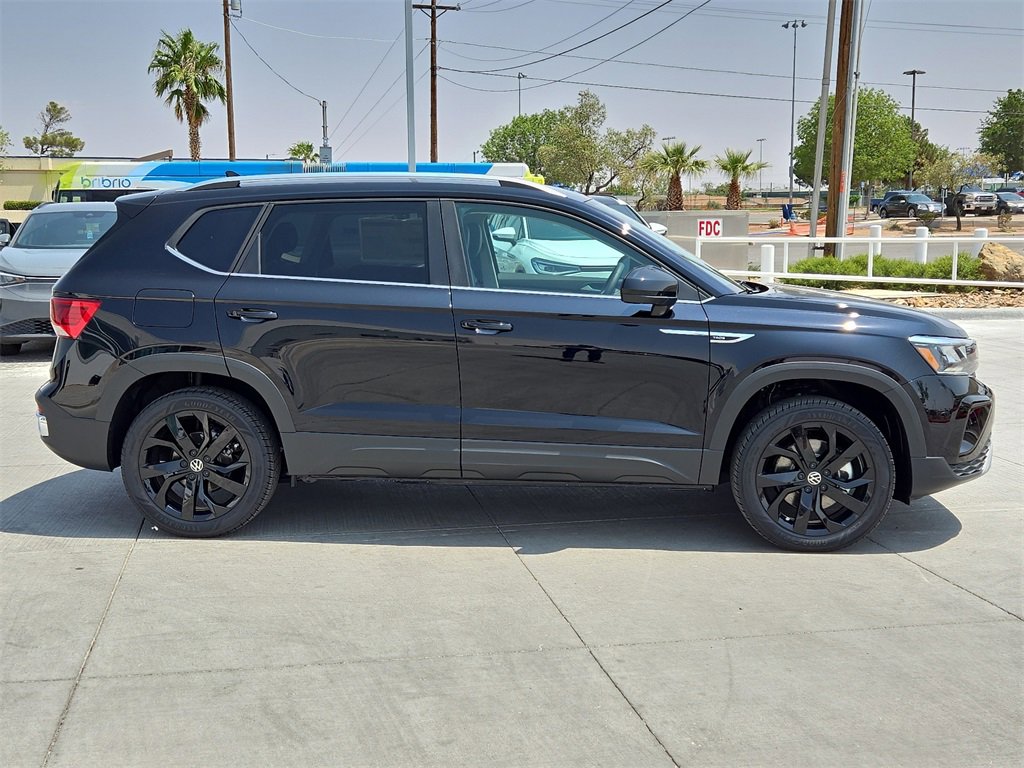 Used 2024 Volkswagen Taos SE image 12