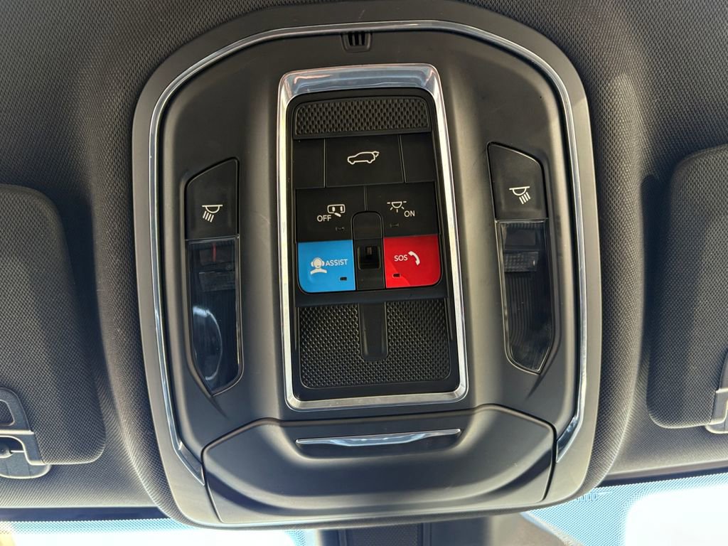 Used 2023 Jeep Grand Cherokee L Laredo image 31