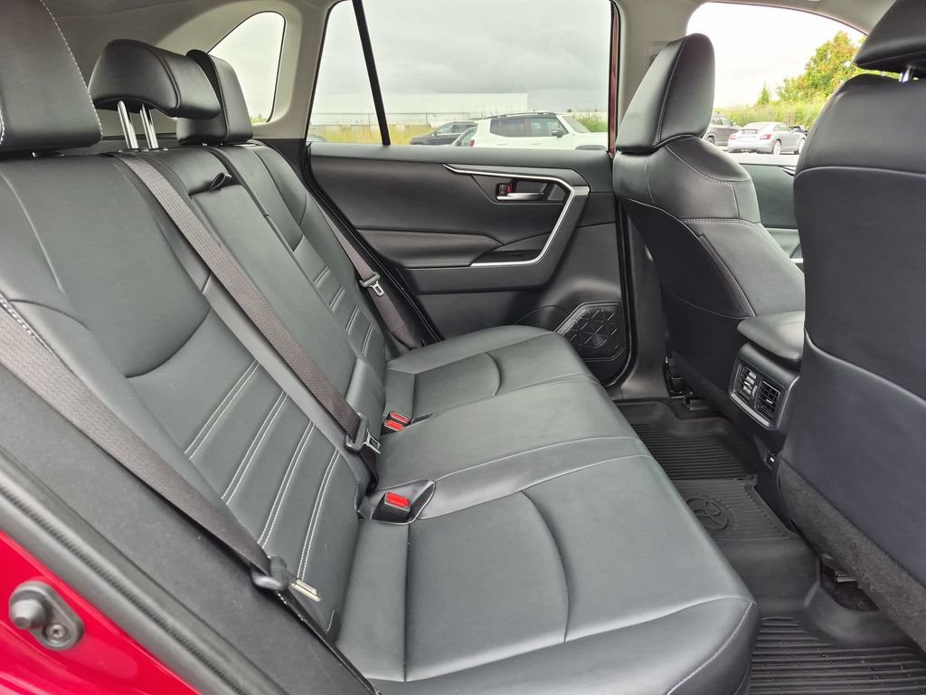 Used 2021 Toyota RAV4 XLE Premium AWD/4WD image 17