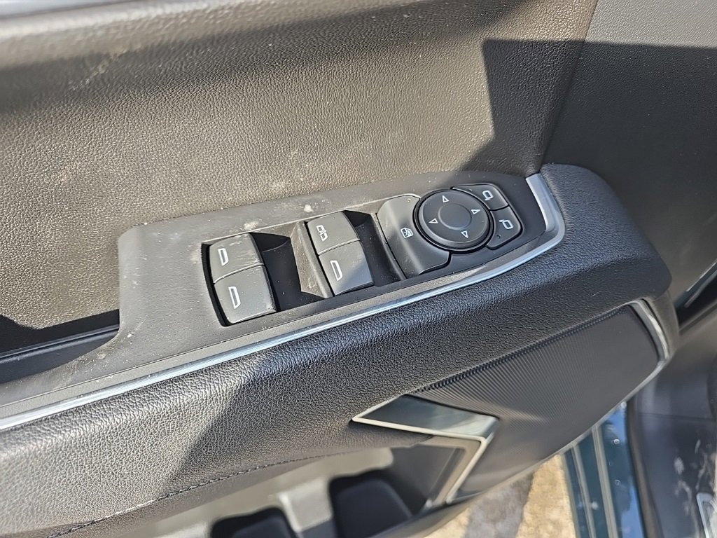Used 2025 Chevrolet Silverado 1500 LT image 7