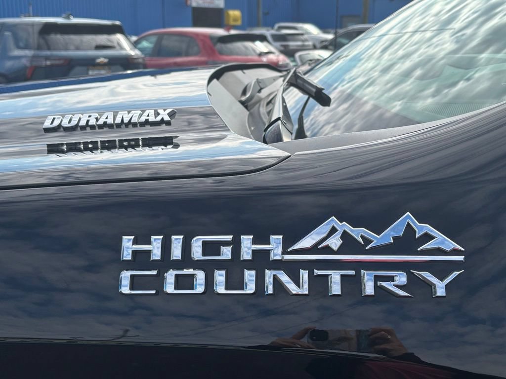 Used 2022 Chevrolet Silverado 1500 High Country w/ High Country Premium Package AWD/4WD image 33