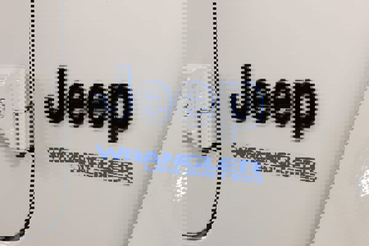 Used 2022 Jeep Wrangler Unlimited Sahara image 15
